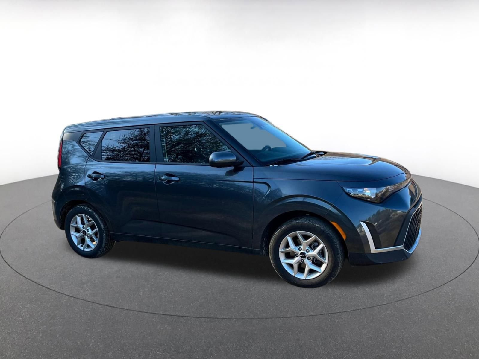 Used 2025 Kia Soul LX w/ LX Technology Package image 2