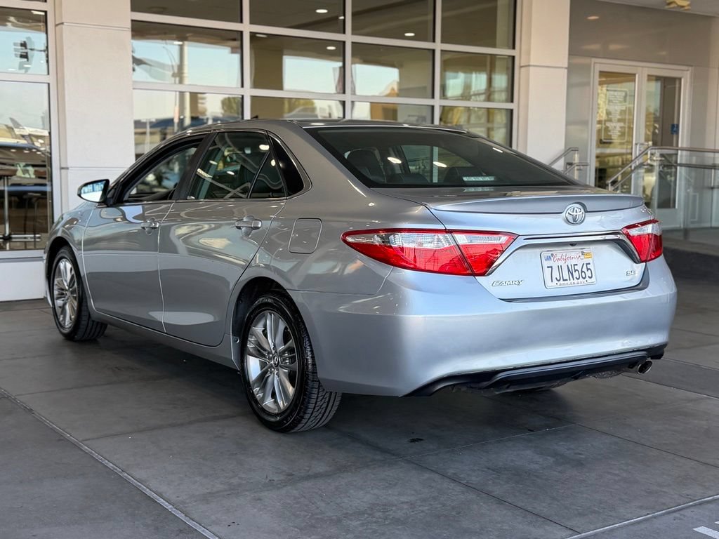Used 2015 Toyota Camry SE FWD image 9