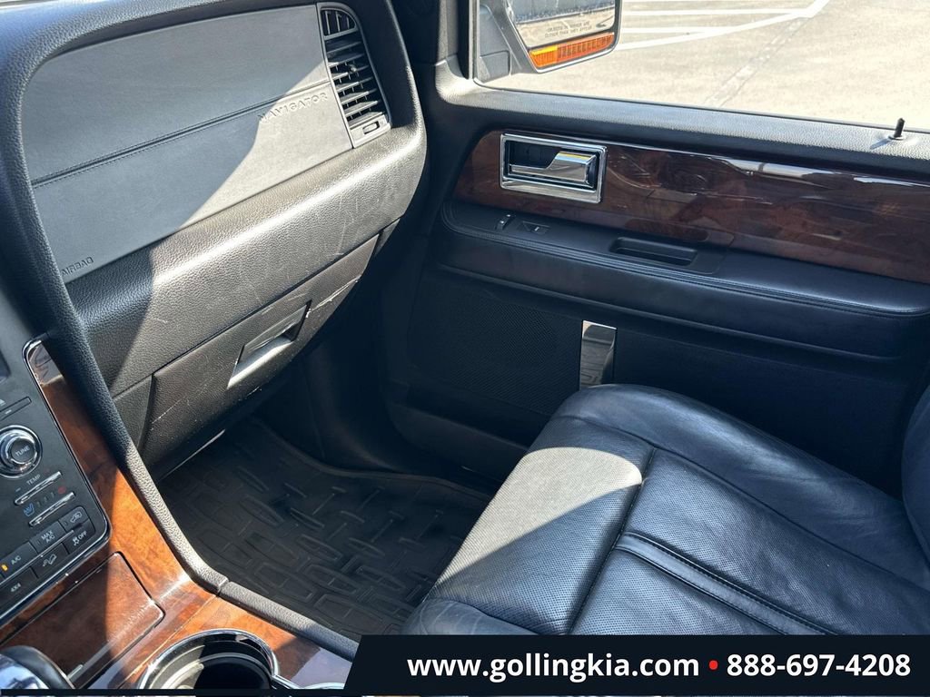 Used 2015 Lincoln Navigator L 4WD image 31