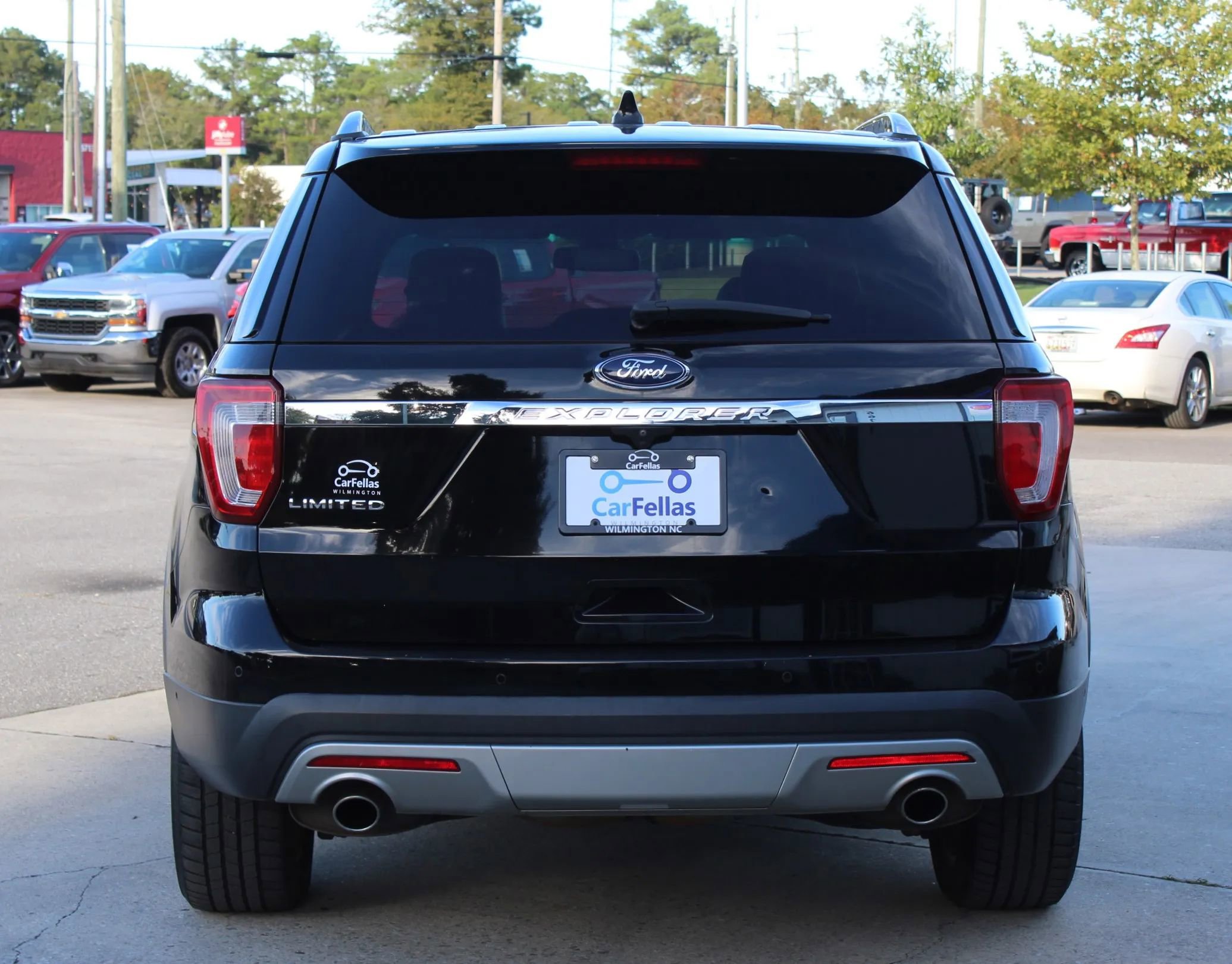 Used 2017 Ford Explorer Limited w/ Equipment Group 301A image 4