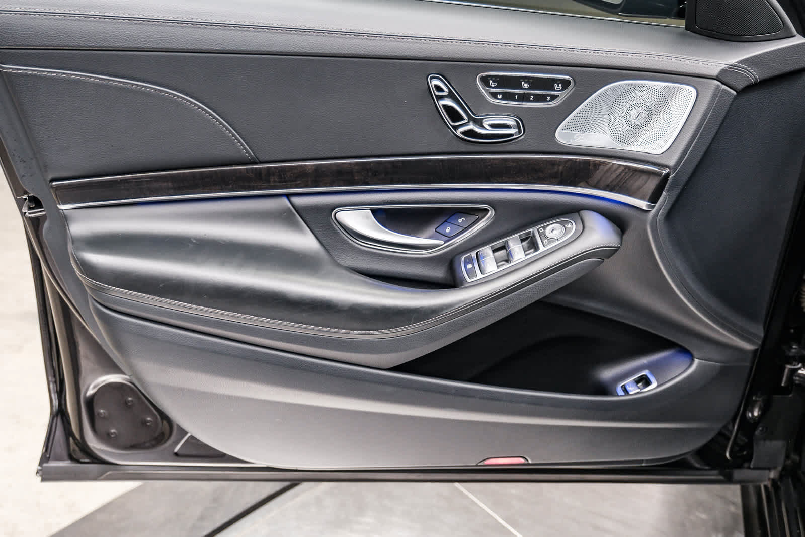 Used 2018 Mercedes-Benz S 560 Sedan image 27
