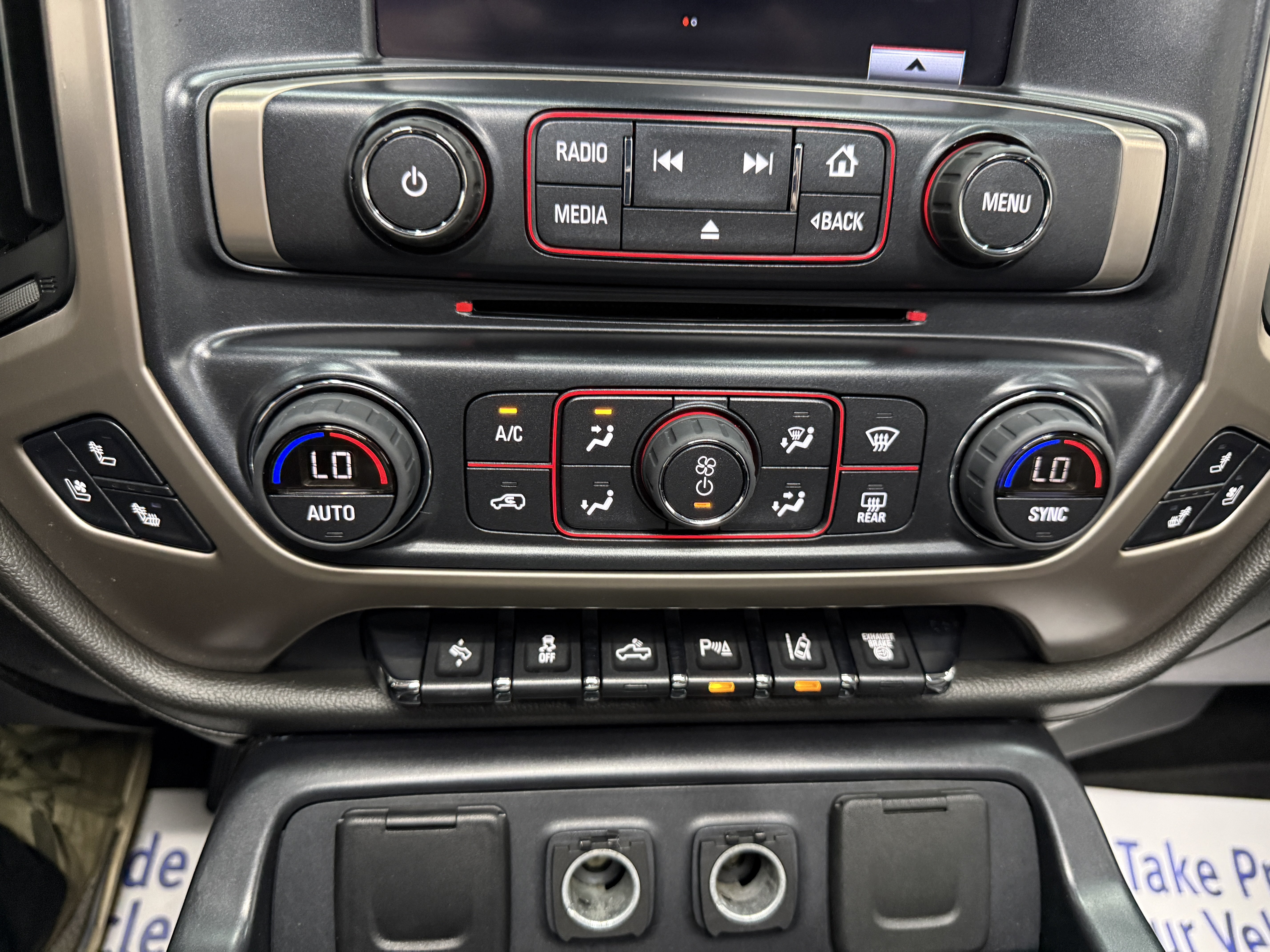 Used 2016 GMC Sierra 2500 Denali w/ Duramax Plus Package AWD/4WD image 18
