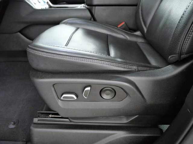 Used 2023 GMC Yukon XL Denali AWD/4WD image 17