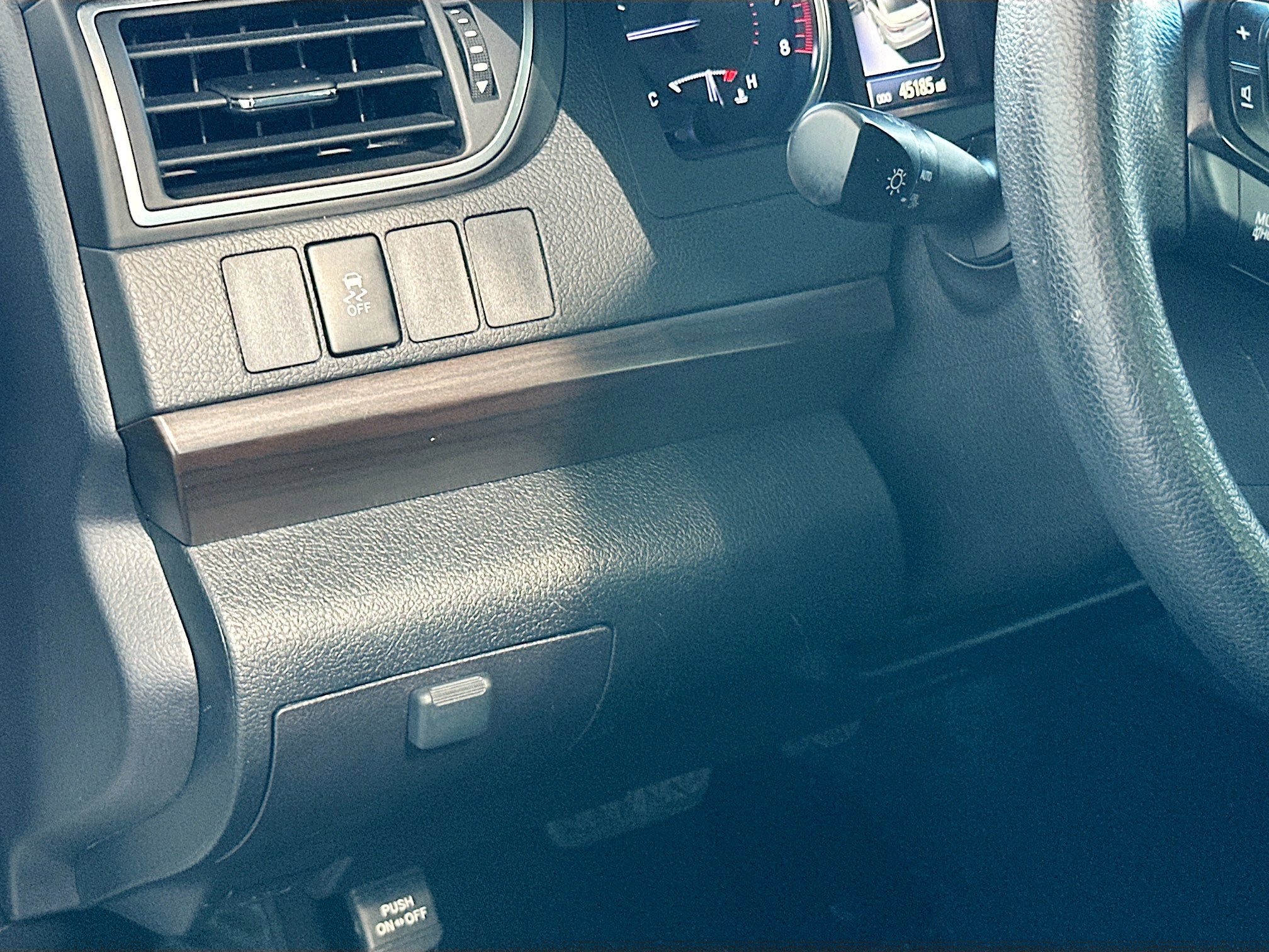 Used 2016 Toyota Camry LE image 10