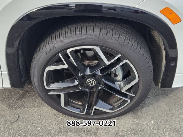 Used 2025 Volkswagen Tiguan SEL R-Line AWD/4WD image 10