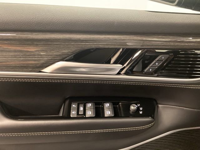 Used 2022 Jeep Wagoneer Series II w/ Premium Group I AWD/4WD image 19