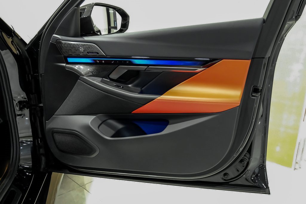 Used 2025 BMW M5 w/ Carbon Package image 48