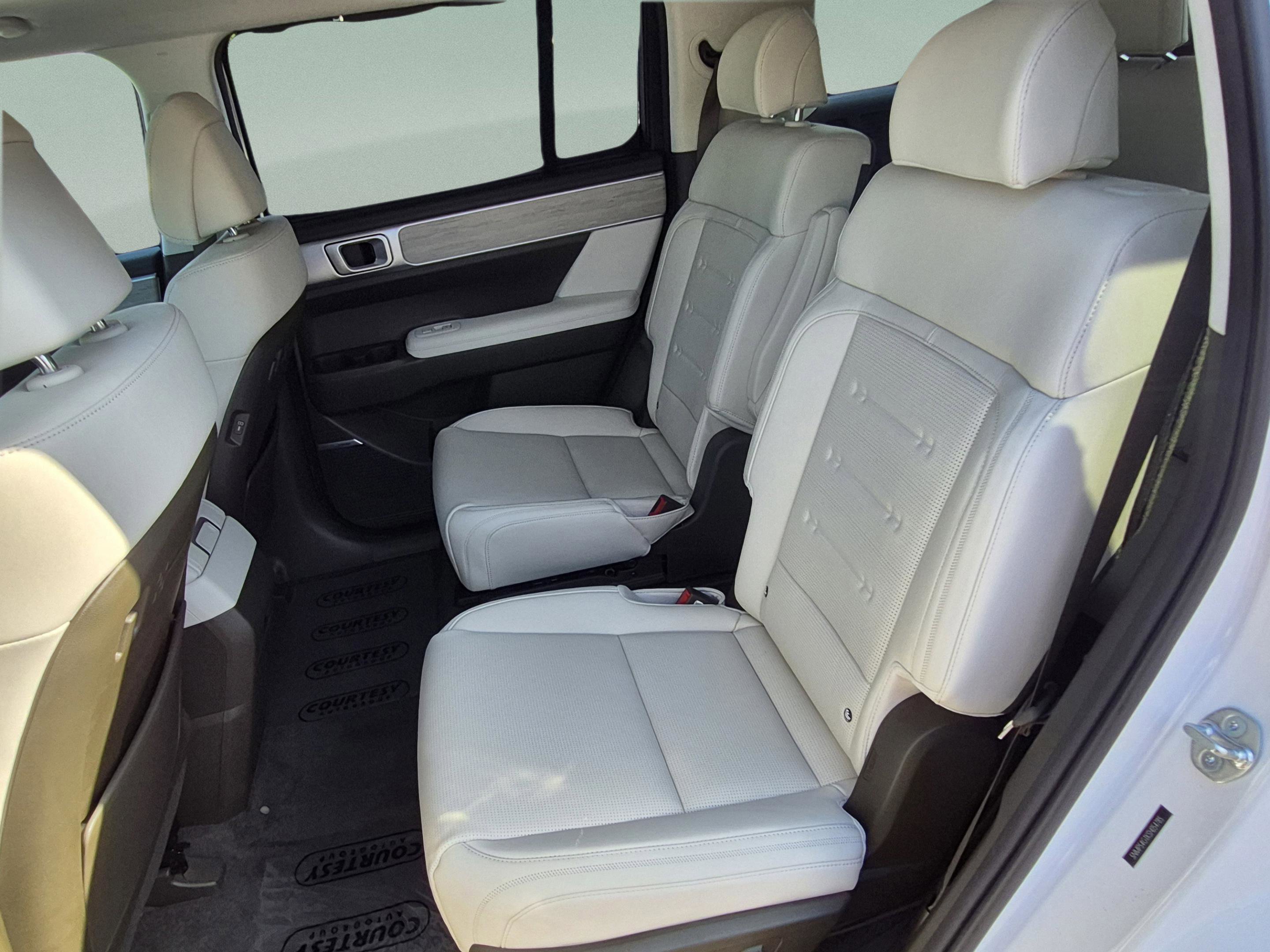 Certified 2025 Hyundai Santa Fe Calligraphy FWD image 20