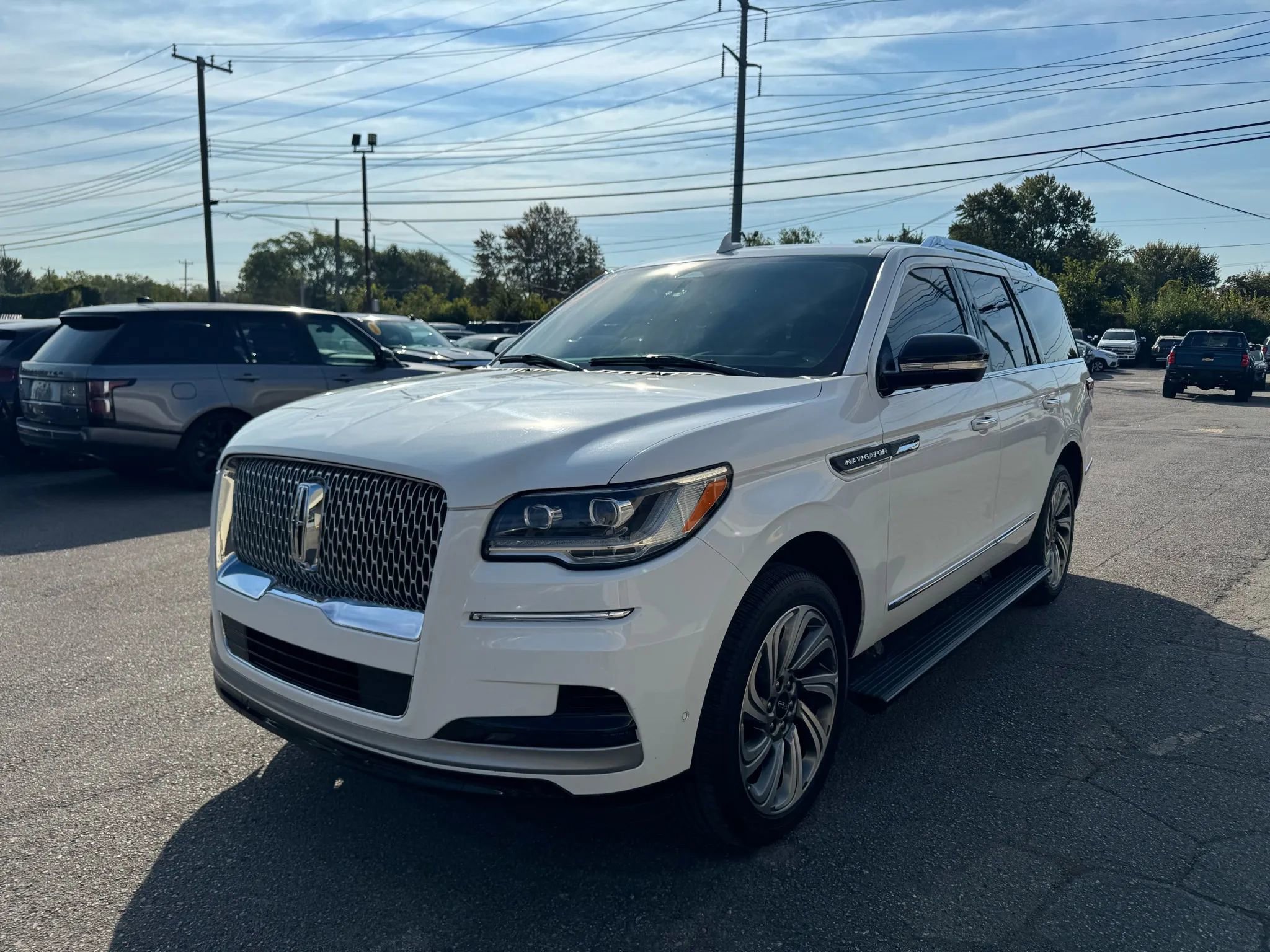 Used 2022 Lincoln Navigator Reserve image 2