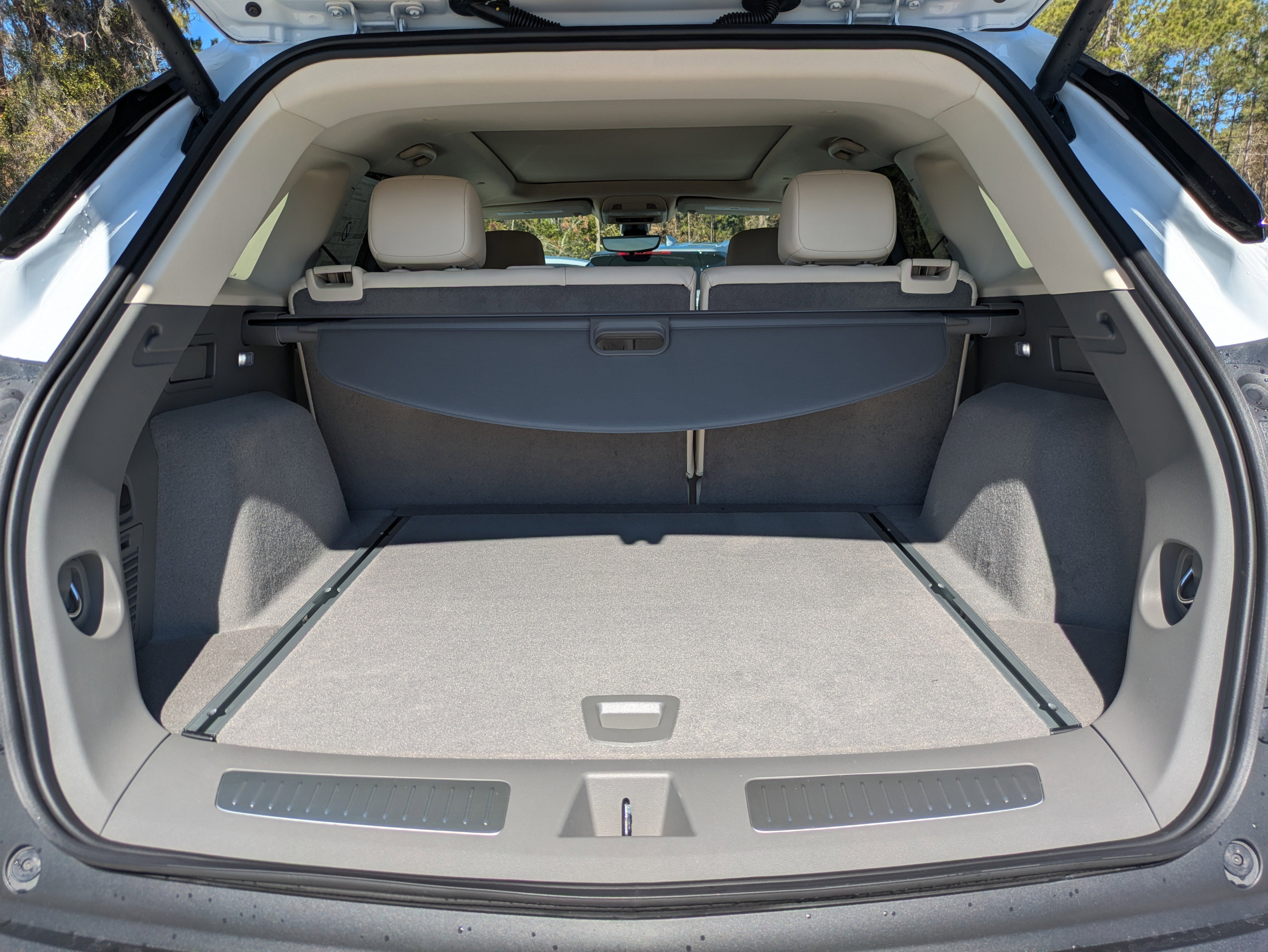 New 2026 Cadillac XT5 Premium Luxury w/ Driver Assist Package FWD image 7