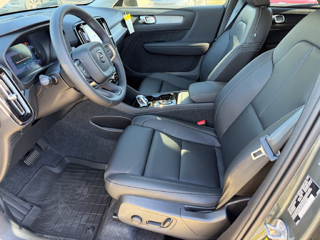 New 2026 Volvo XC40 B5 Plus w/ Protection Package Premier AWD/4WD image 17