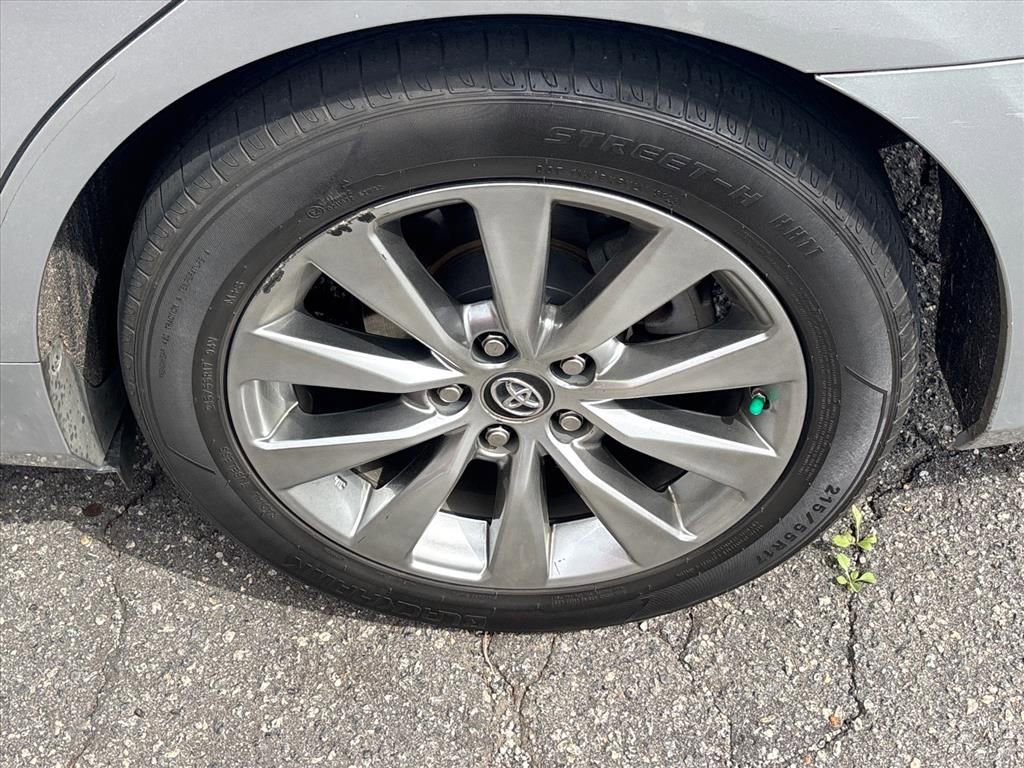 Used 2017 Toyota Camry XLE w/ Moonroof Package image 16