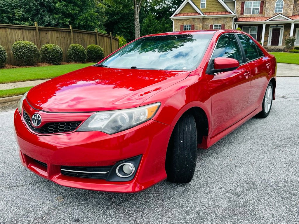 Used 2014 Toyota Camry SE image 1