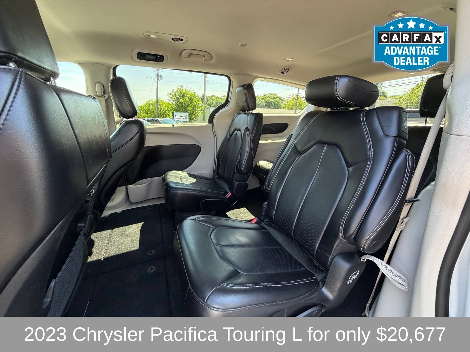Used 2023 Chrysler Pacifica Touring-L FWD image 11