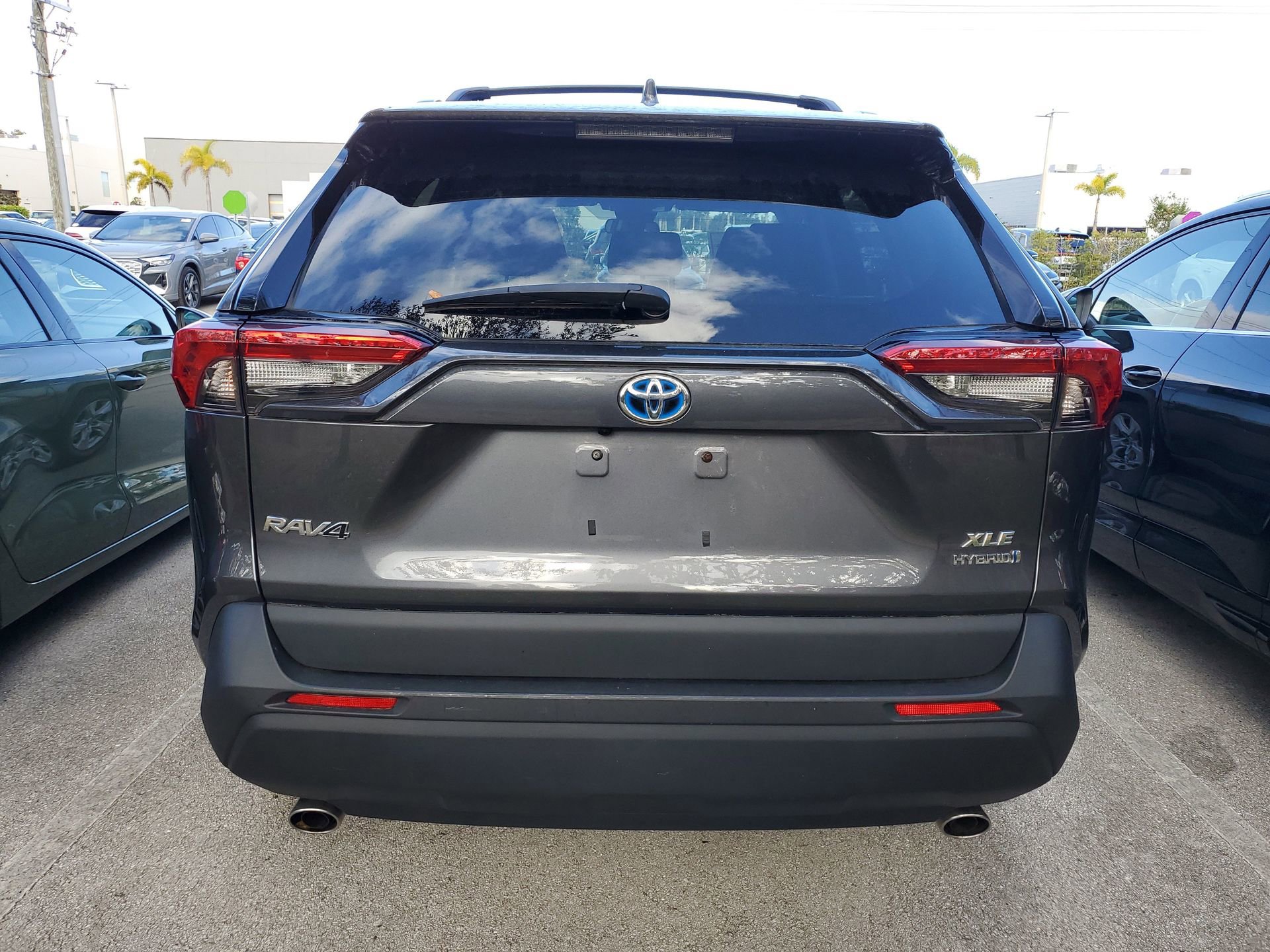Used 2021 Toyota RAV4 XLE w/ Convenience Package image 5