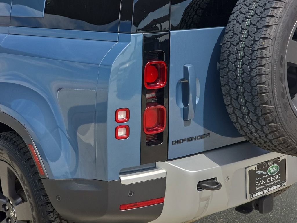 Used 2025 Land Rover Defender 110 S image 35