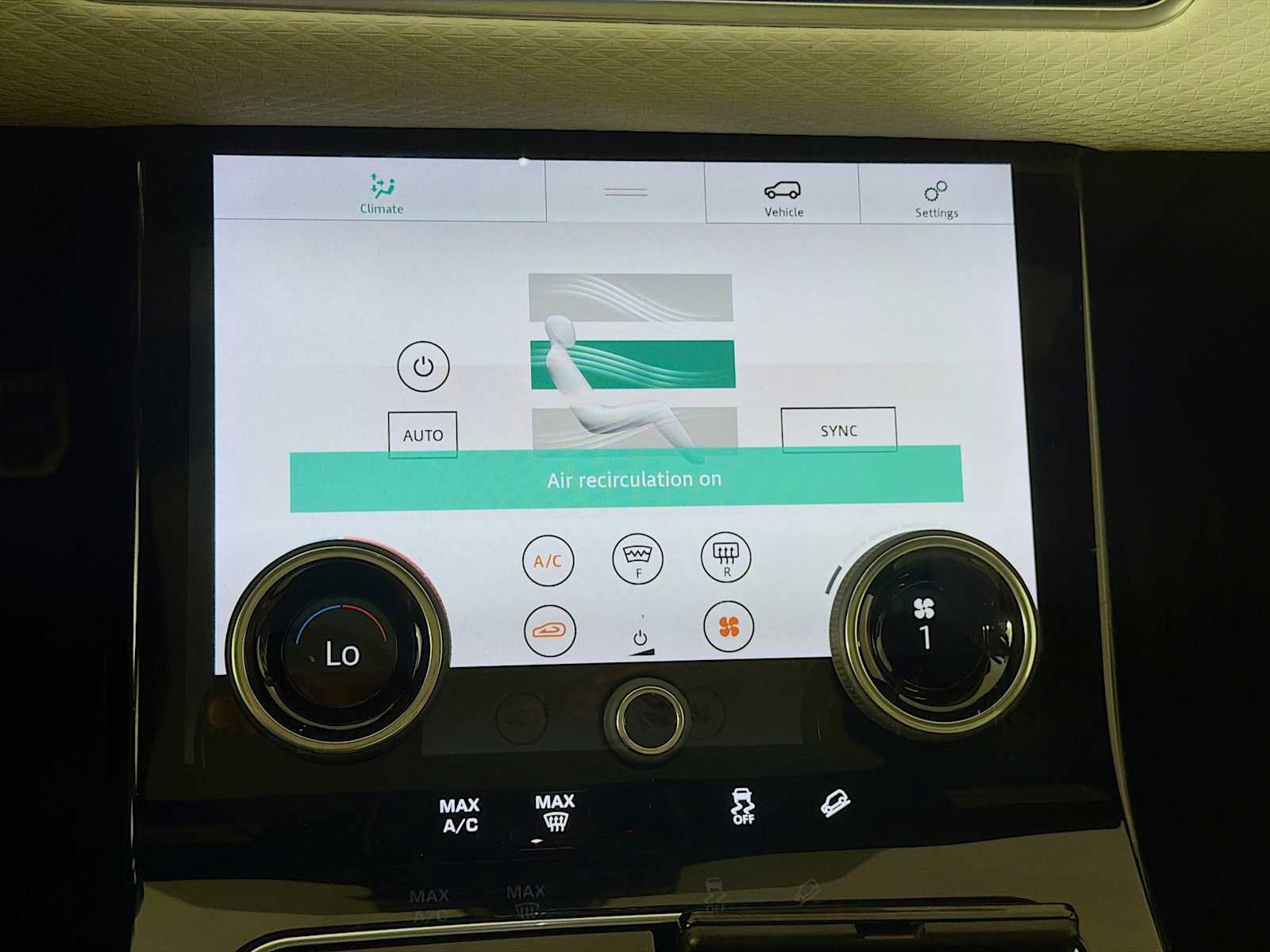 Used 2020 Land Rover Range Rover Velar R-Dynamic S AWD/4WD image 17