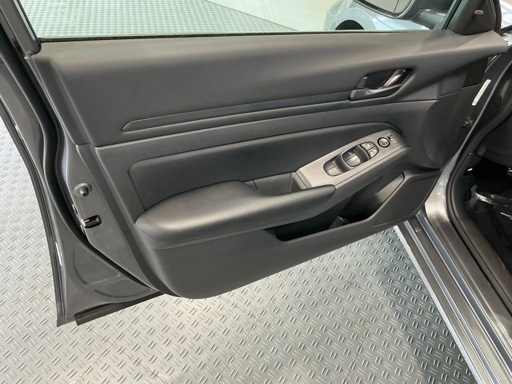 Used 2025 Nissan Altima 2.5 S FWD image 26