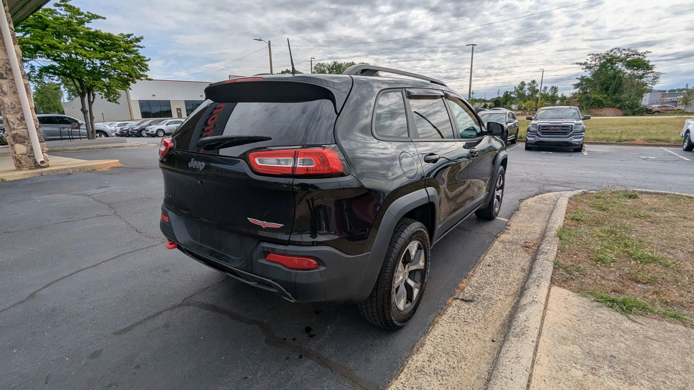 Used 2016 Jeep Cherokee Trailhawk w/ Comfort/Convenience Group AWD/4WD image 7