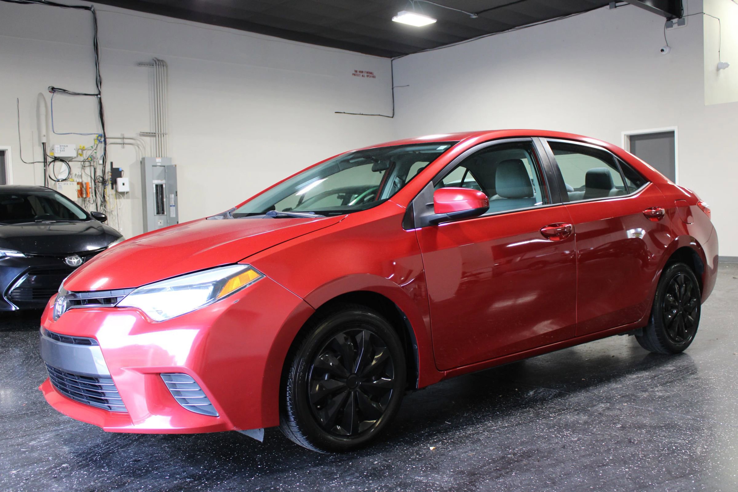 Used 2015 Toyota Corolla LE FWD image 6