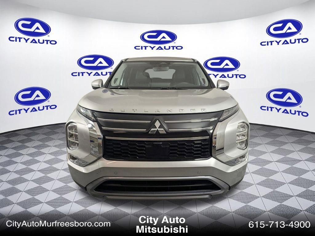New 2025 Mitsubishi Outlander SE image 3