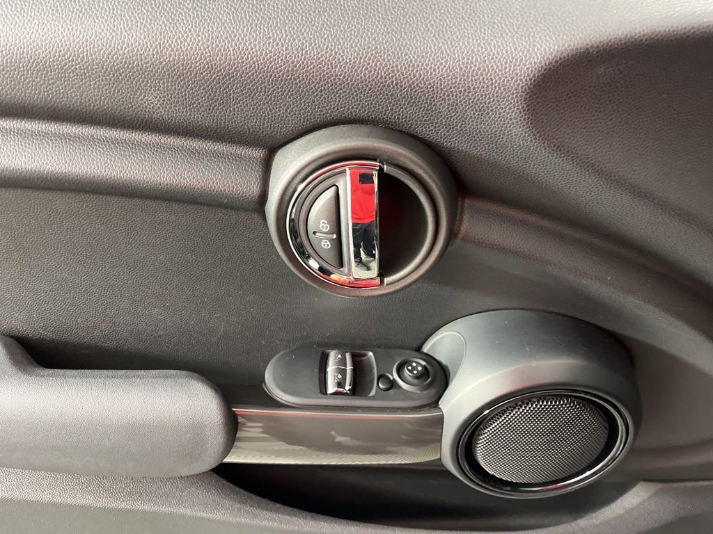Used 2019 MINI Cooper 2-Door Hardtop image 24