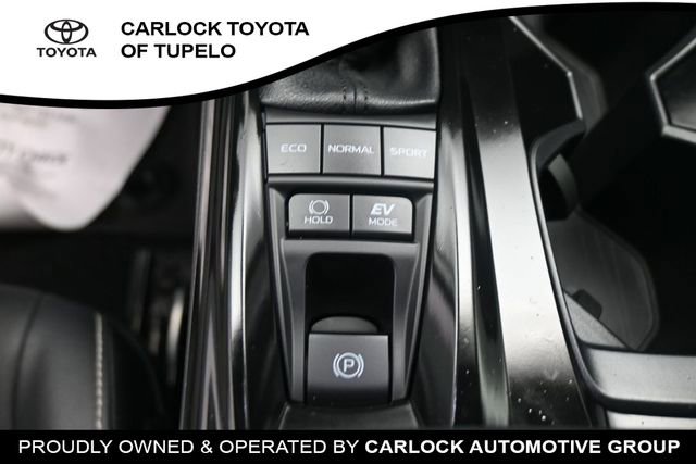 Used 2025 Toyota Camry SE w/ Convenience Package FWD image 16