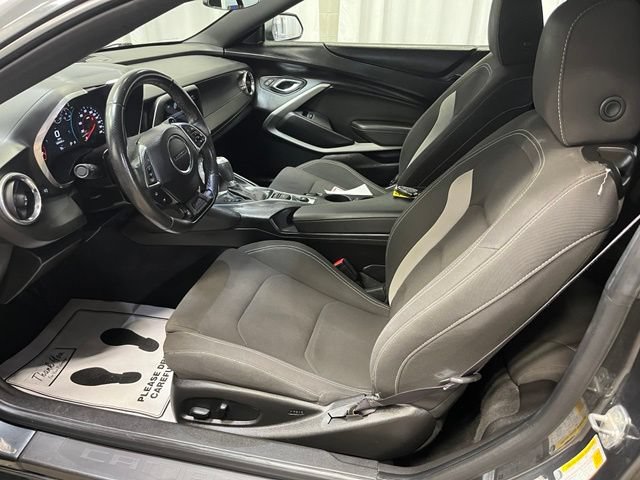 Used 2017 Chevrolet Camaro SS RWD image 4