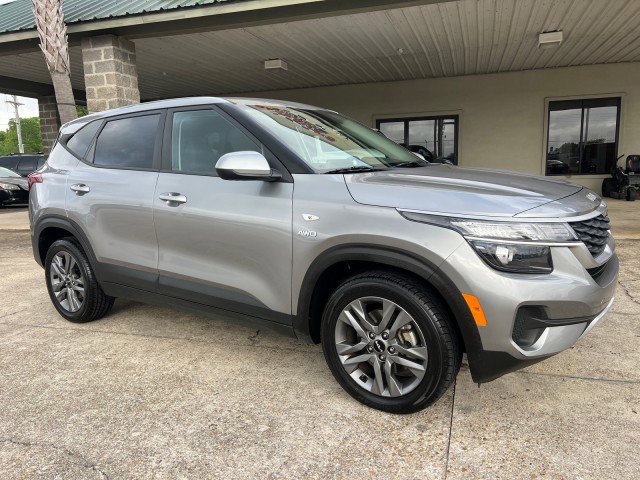 Used 2022 Kia Seltos LX image 2