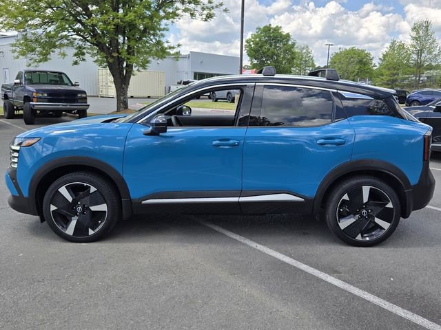 Used 2025 Nissan Kicks SR image 2
