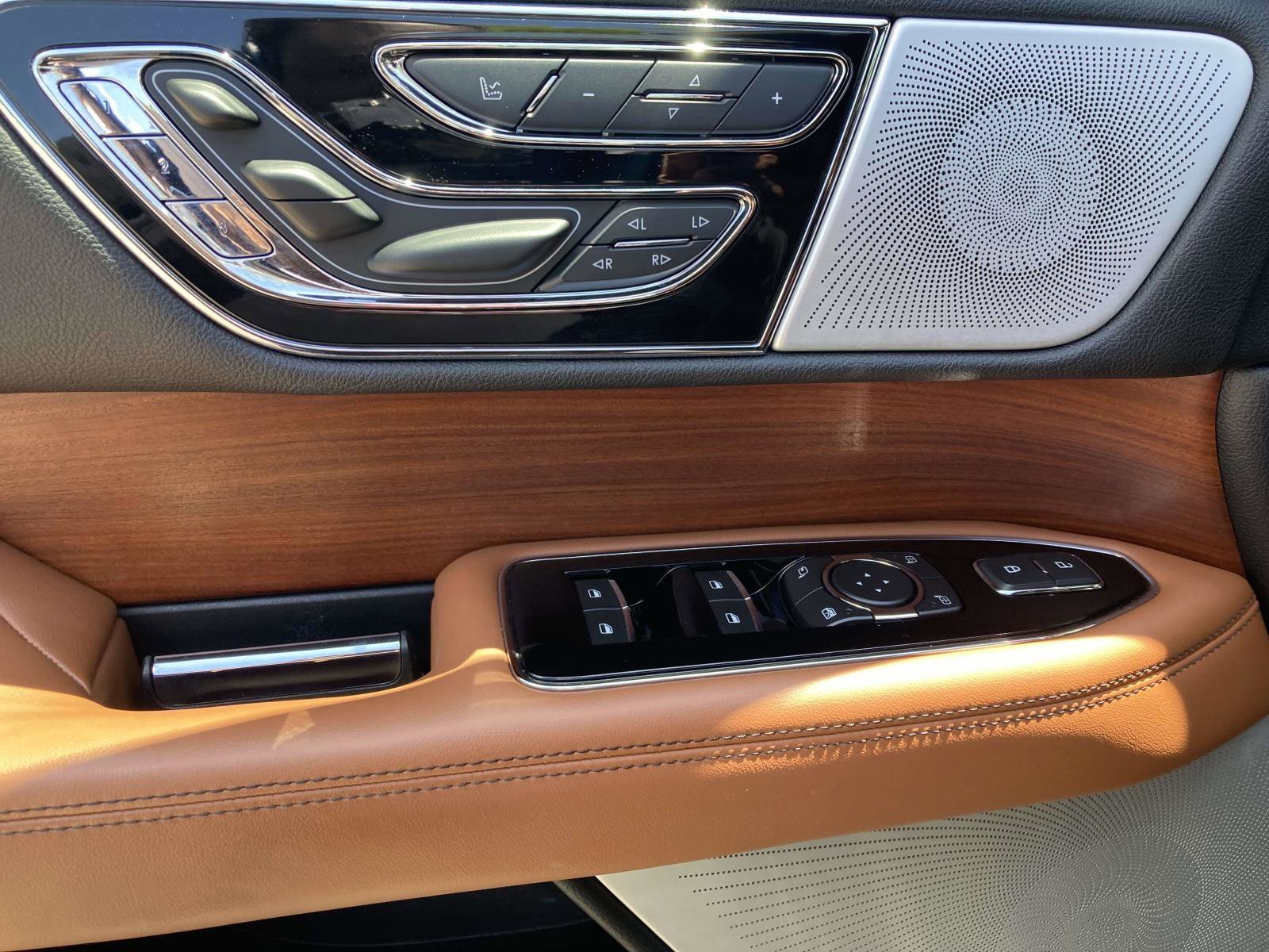 Used 2019 Lincoln Navigator Reserve AWD/4WD image 21