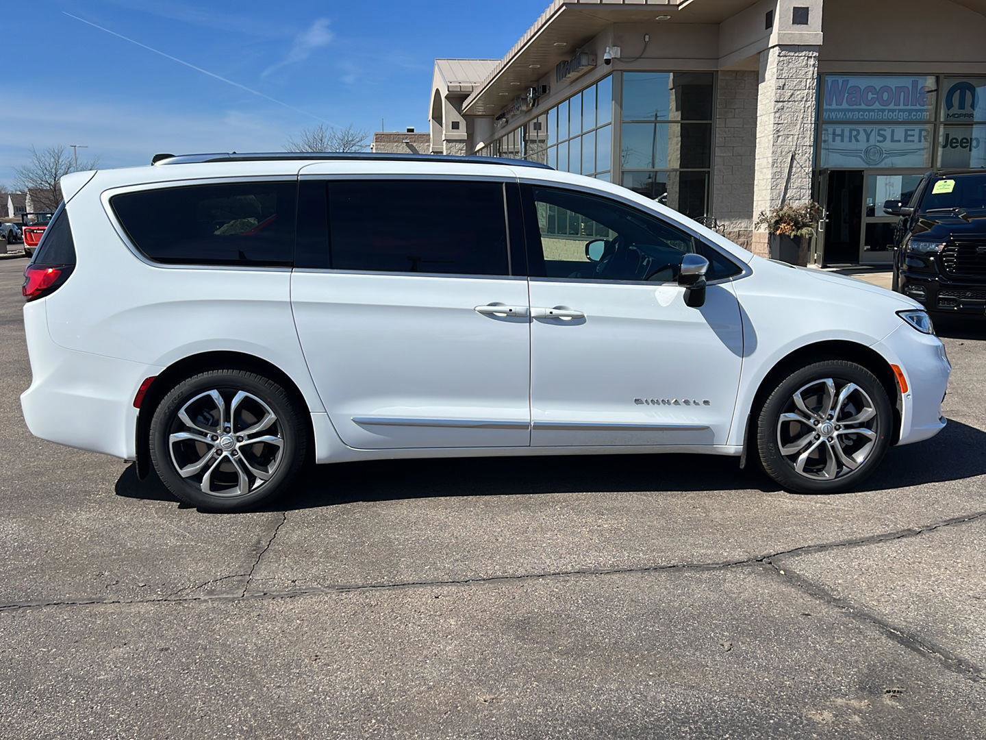 New 2026 Chrysler Pacifica Pinnacle AWD/4WD image 8
