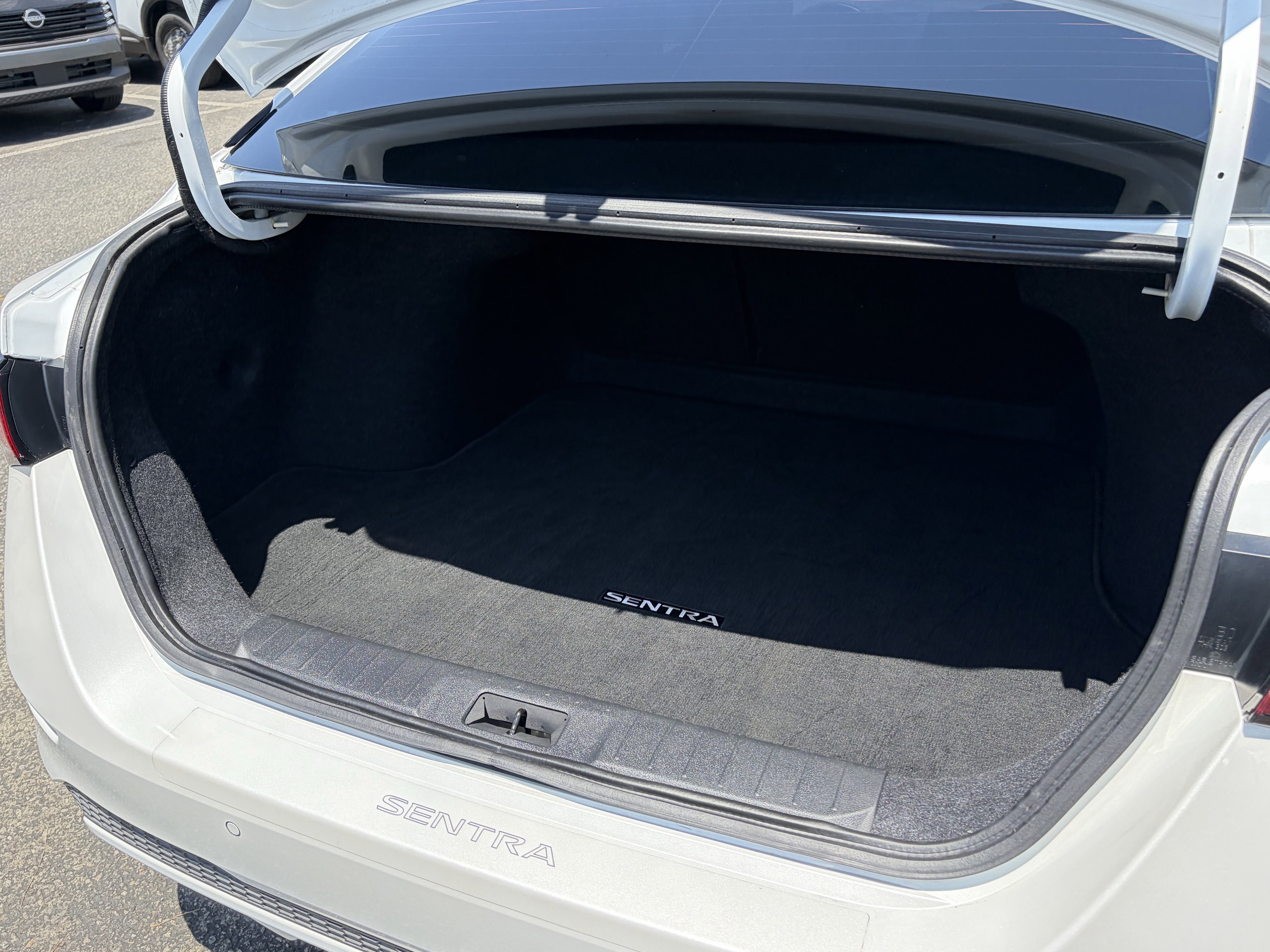 Used 2022 Nissan Sentra SV FWD image 14