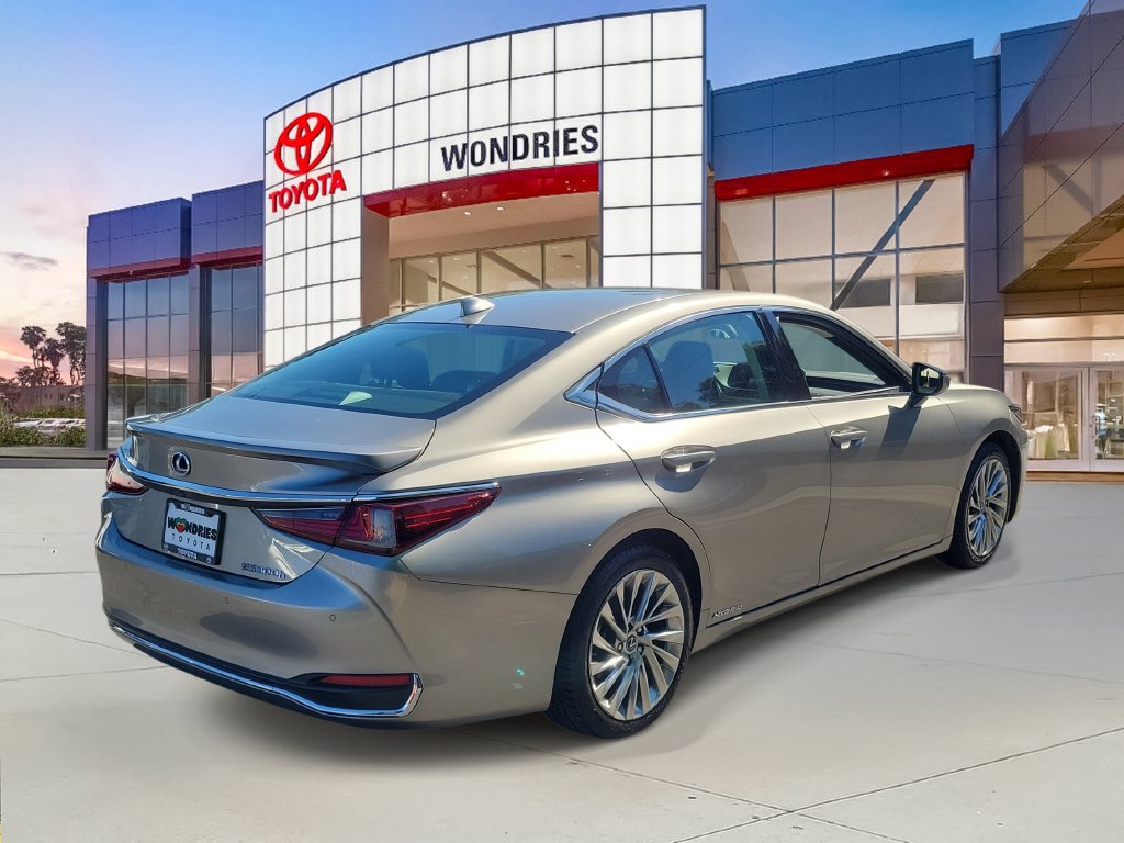 Used 2020 Lexus ES 300h w/ Accessory Package 2 FWD image 7