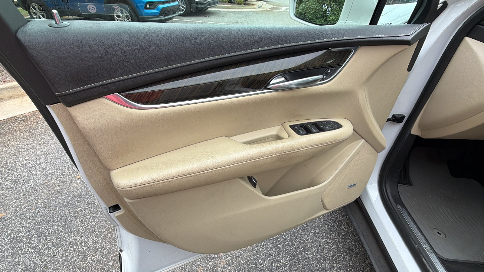 Used 2019 Cadillac XT5 FWD image 14