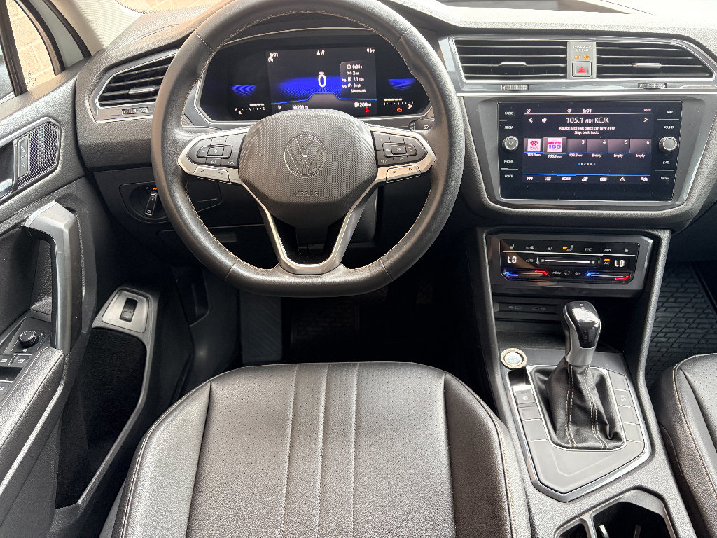 Used 2022 Volkswagen Tiguan SE w/ Panoramic Sunroof Package FWD image 13
