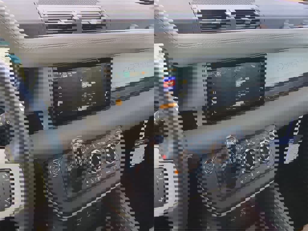 Used 2022 Land Rover Defender 110 SE image 26