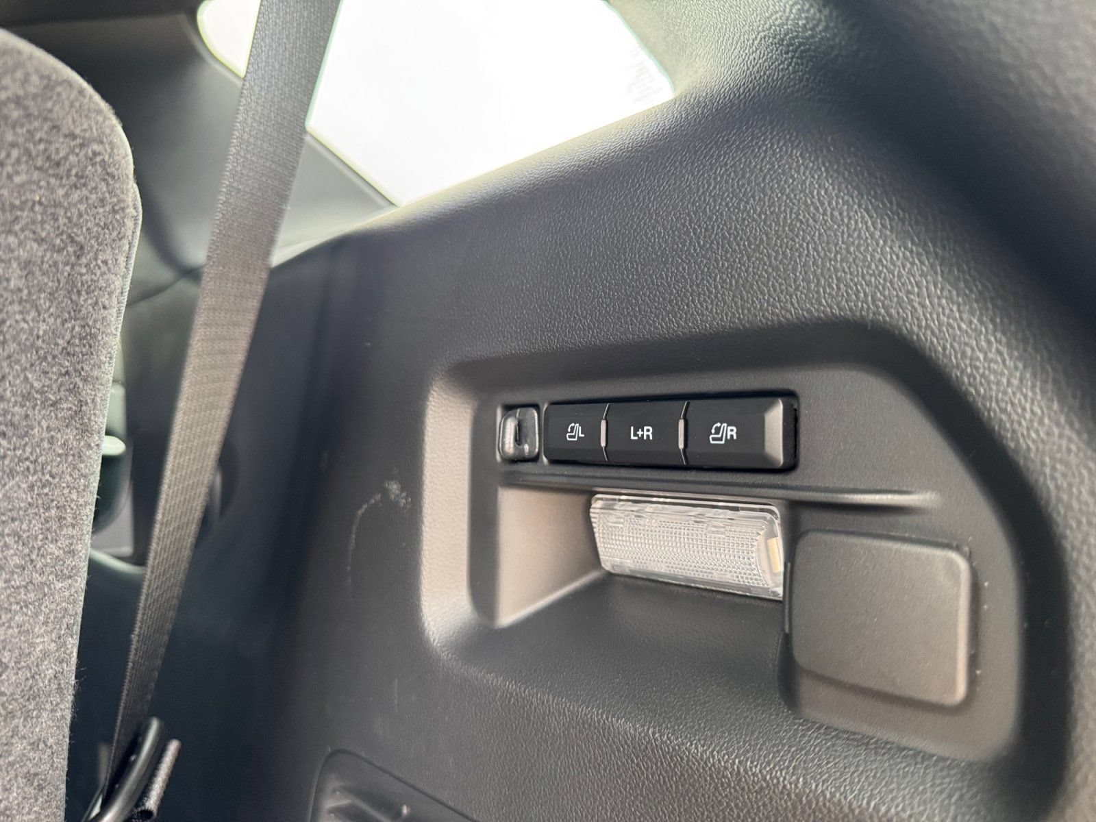 Used 2025 Ford Explorer ST AWD/4WD image 17