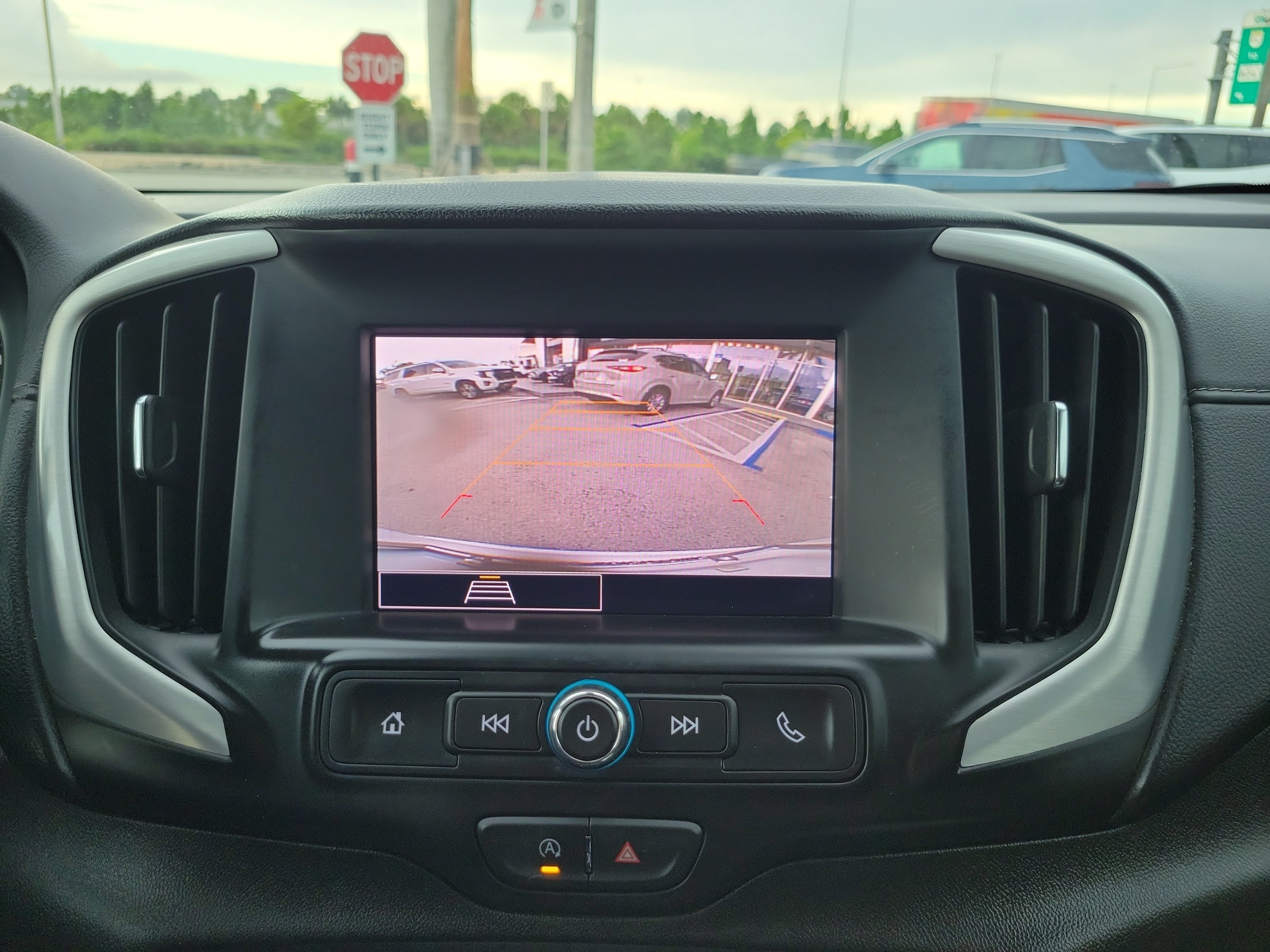 Used 2024 GMC Terrain SLE FWD image 10