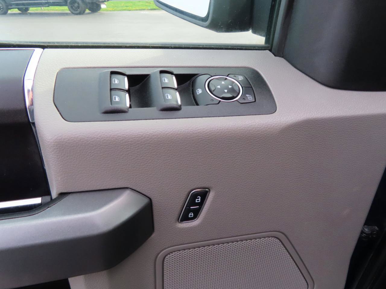 Used 2018 Ford F150 XLT image 27