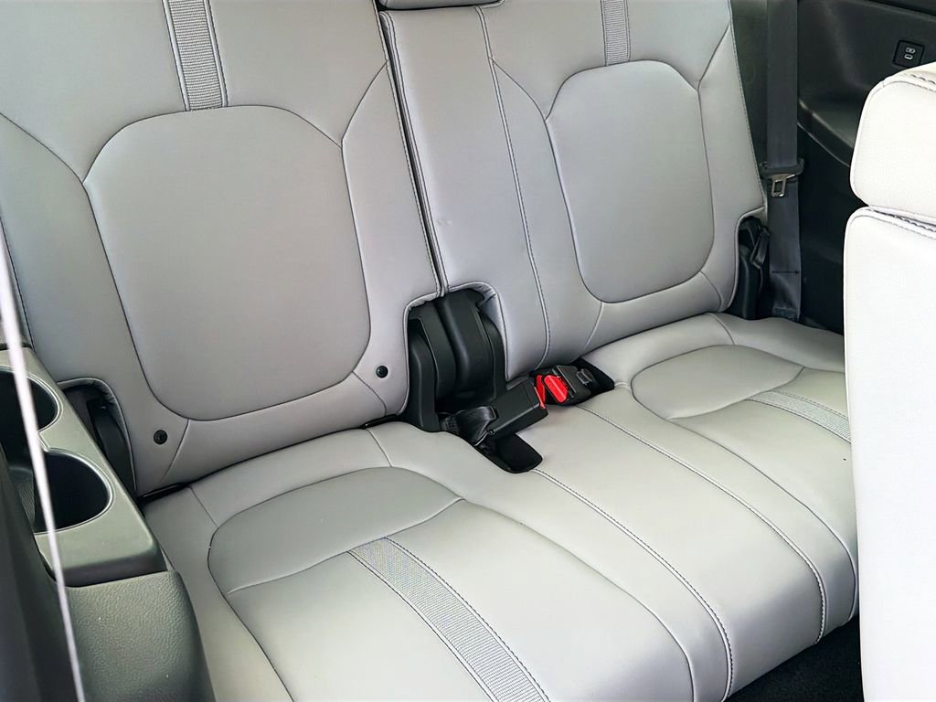 Used 2025 Honda Pilot EX-L image 32