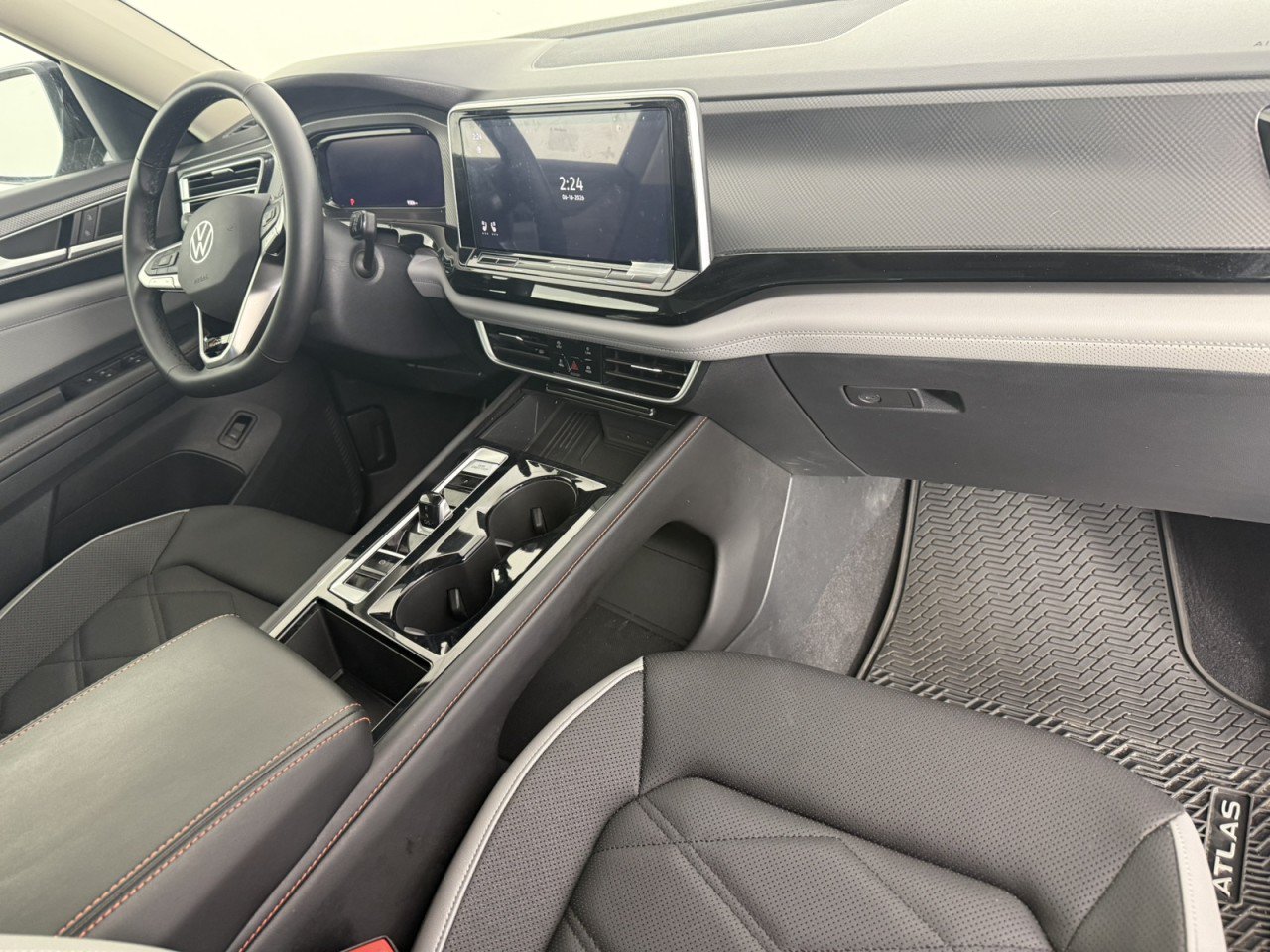 Used 2025 Volkswagen Atlas Peak Edition SE AWD/4WD image 11