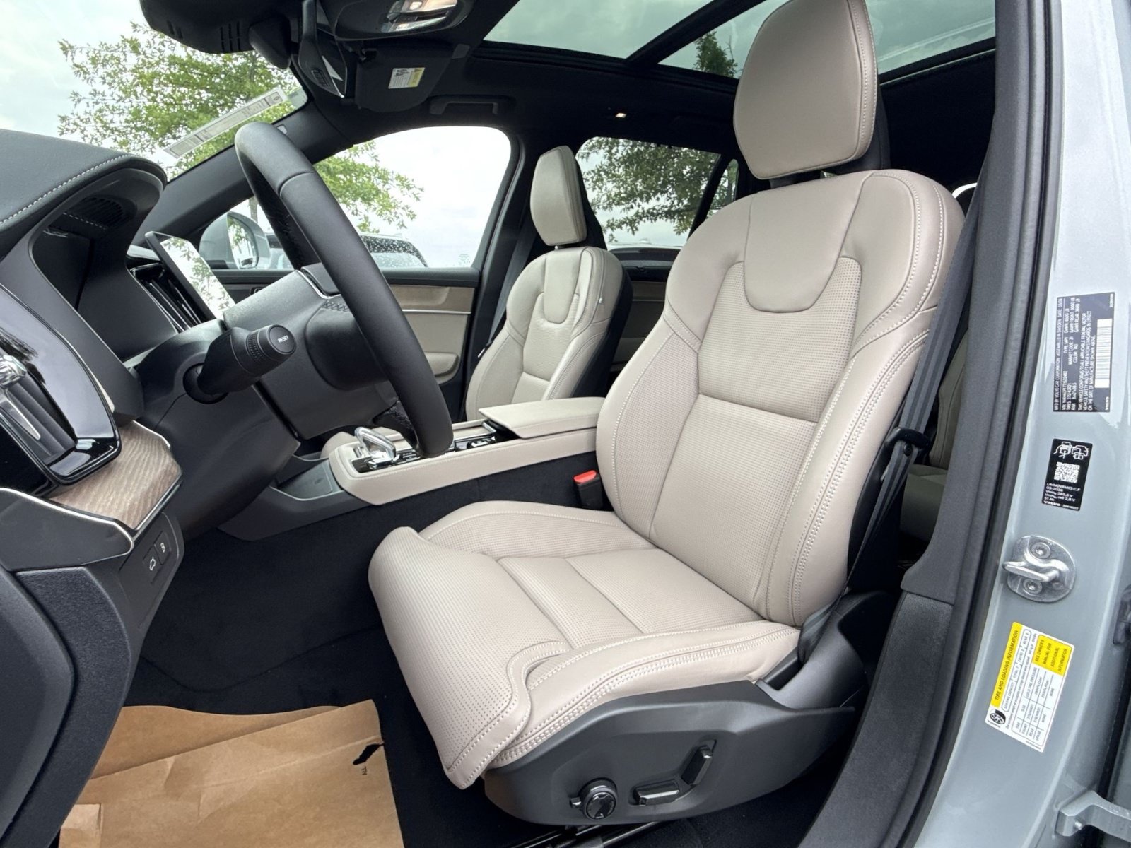 New 2026 Volvo XC90 T8 Ultra w/ Protection Package AWD/4WD image 13