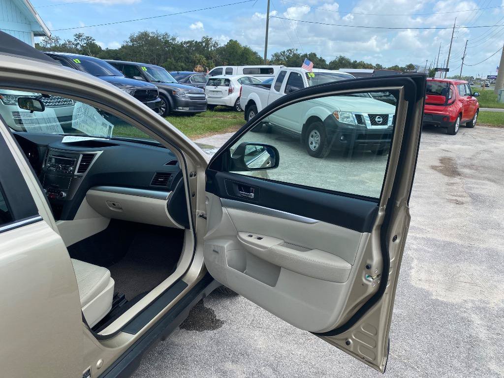 Used 2010 Subaru Outback 2.5i Premium AWD/4WD image 21
