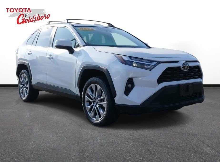 Used 2022 Toyota RAV4 XLE Premium image 3
