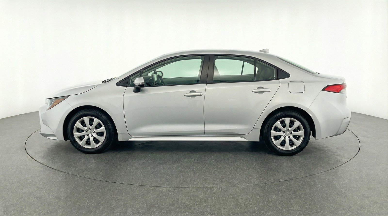 Used 2025 Toyota Corolla LE image 5