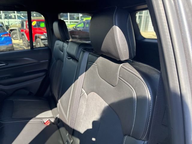 Certified 2025 Jeep Grand Cherokee Altitude image 21