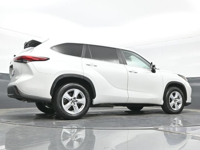 Used 2023 Toyota Highlander L FWD image 27