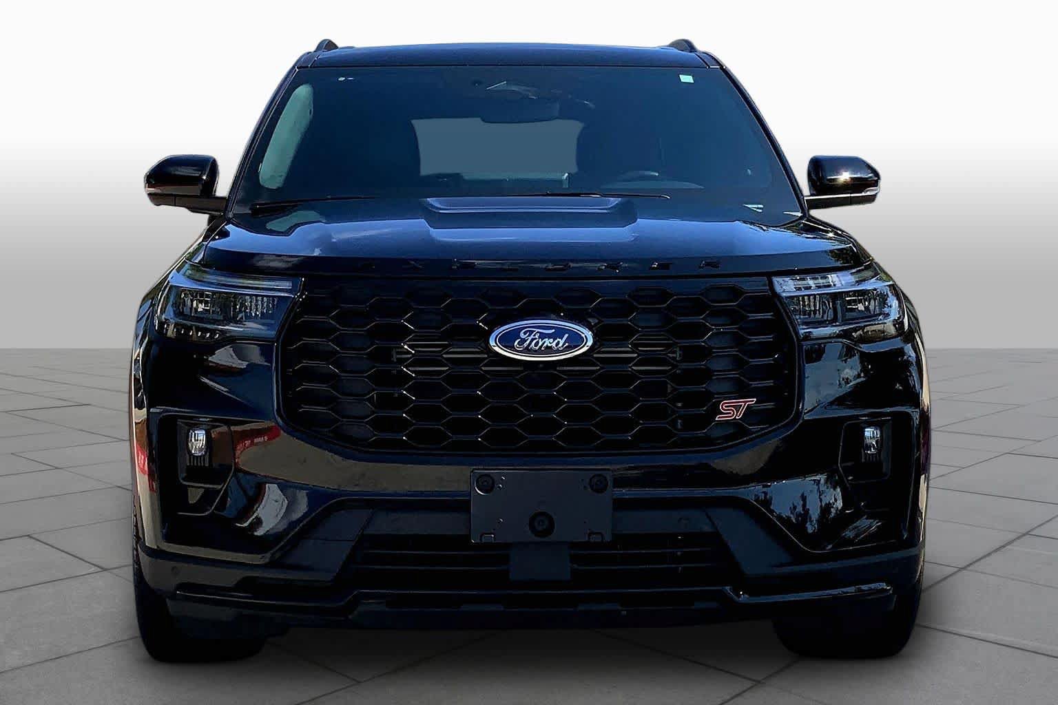 Used 2025 Ford Explorer ST AWD/4WD image 4