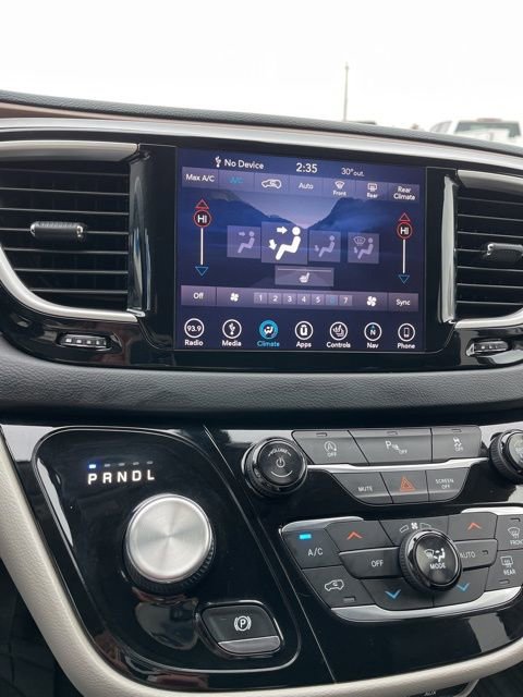 Used 2018 Chrysler Pacifica Touring-L w/ Premium Audio Group image 44